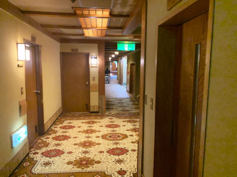 kiến trúc của khách sạn Houshi Ryokan có sự pha trộn với thiết kế mang phong cách Ai Cập kiến trúc của khách sạn Houshi Ryokan có sự pha trộn với thiết kế mang phong cách Ai Cập